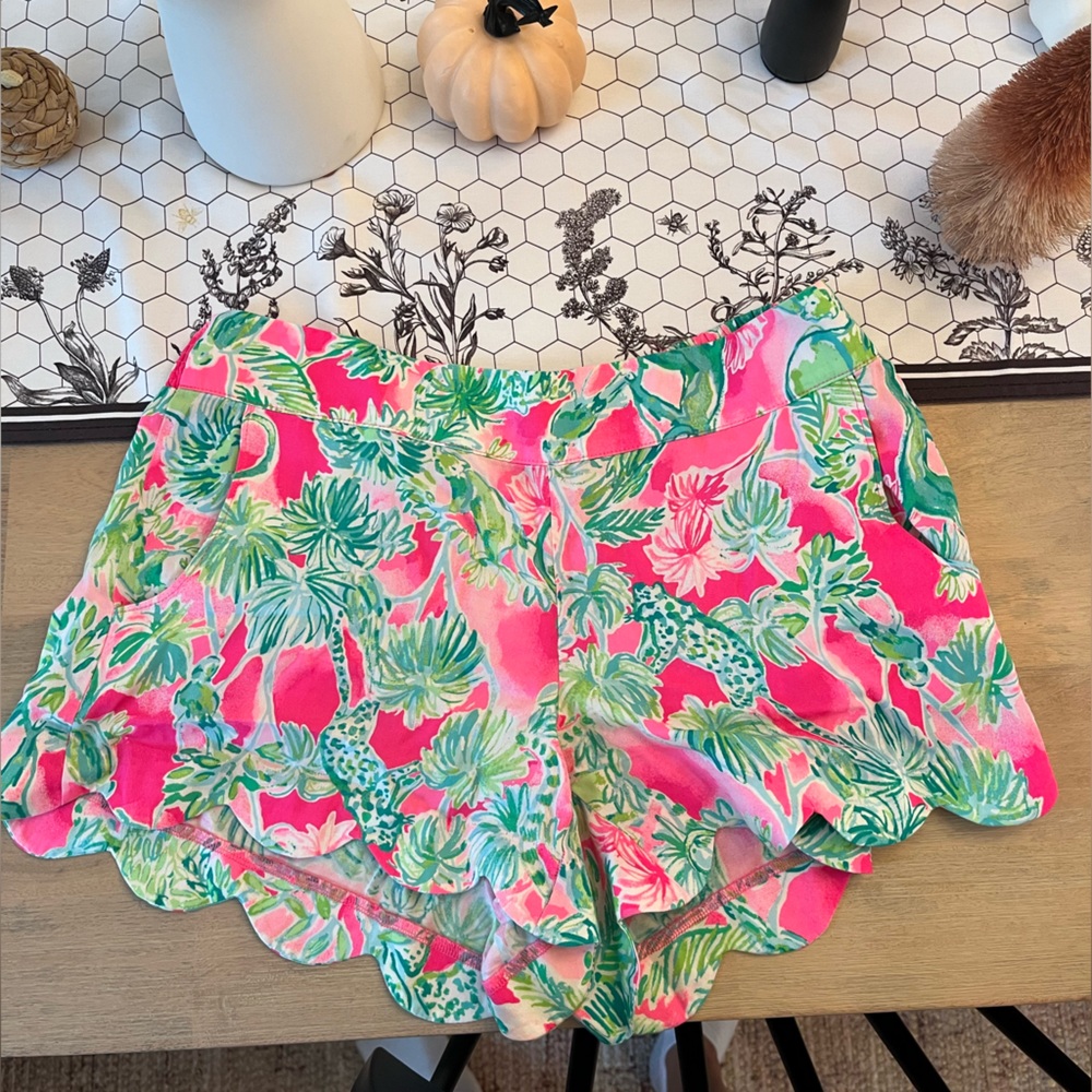 Lilly Pulitzer dahlia shorts size medium